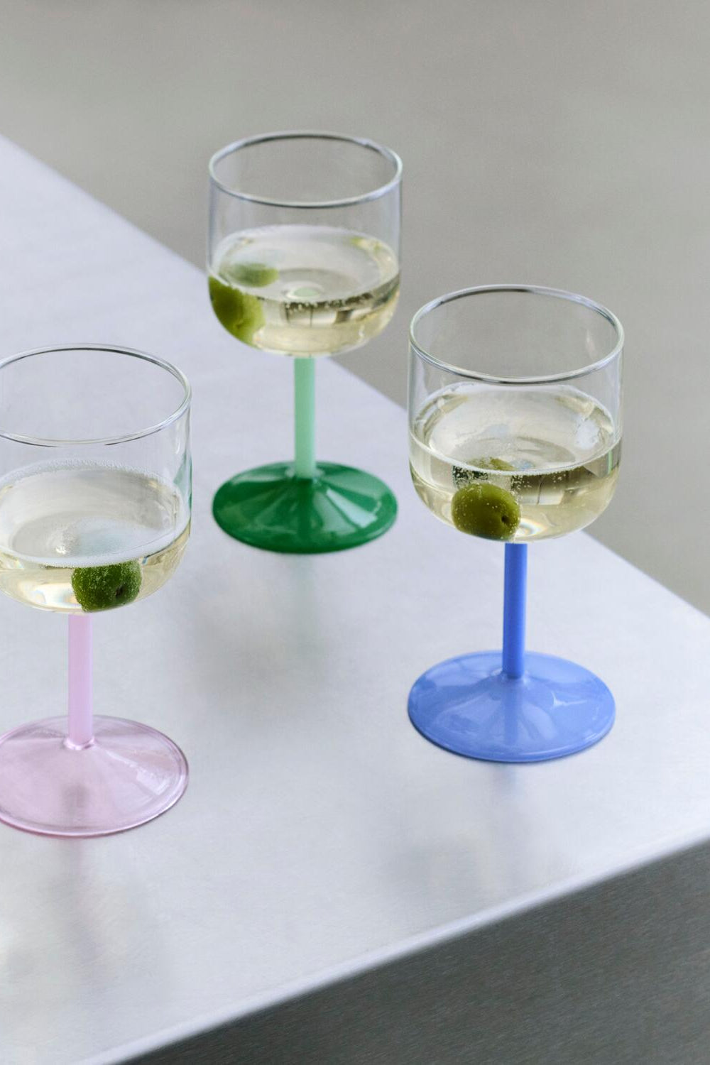 Tint vinglas, klar/lyseblå - 2 stk